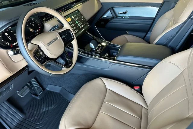 New 2026 Constellation Blue Ultra Metallic Gloss Land Rover Dynamic SE image 9