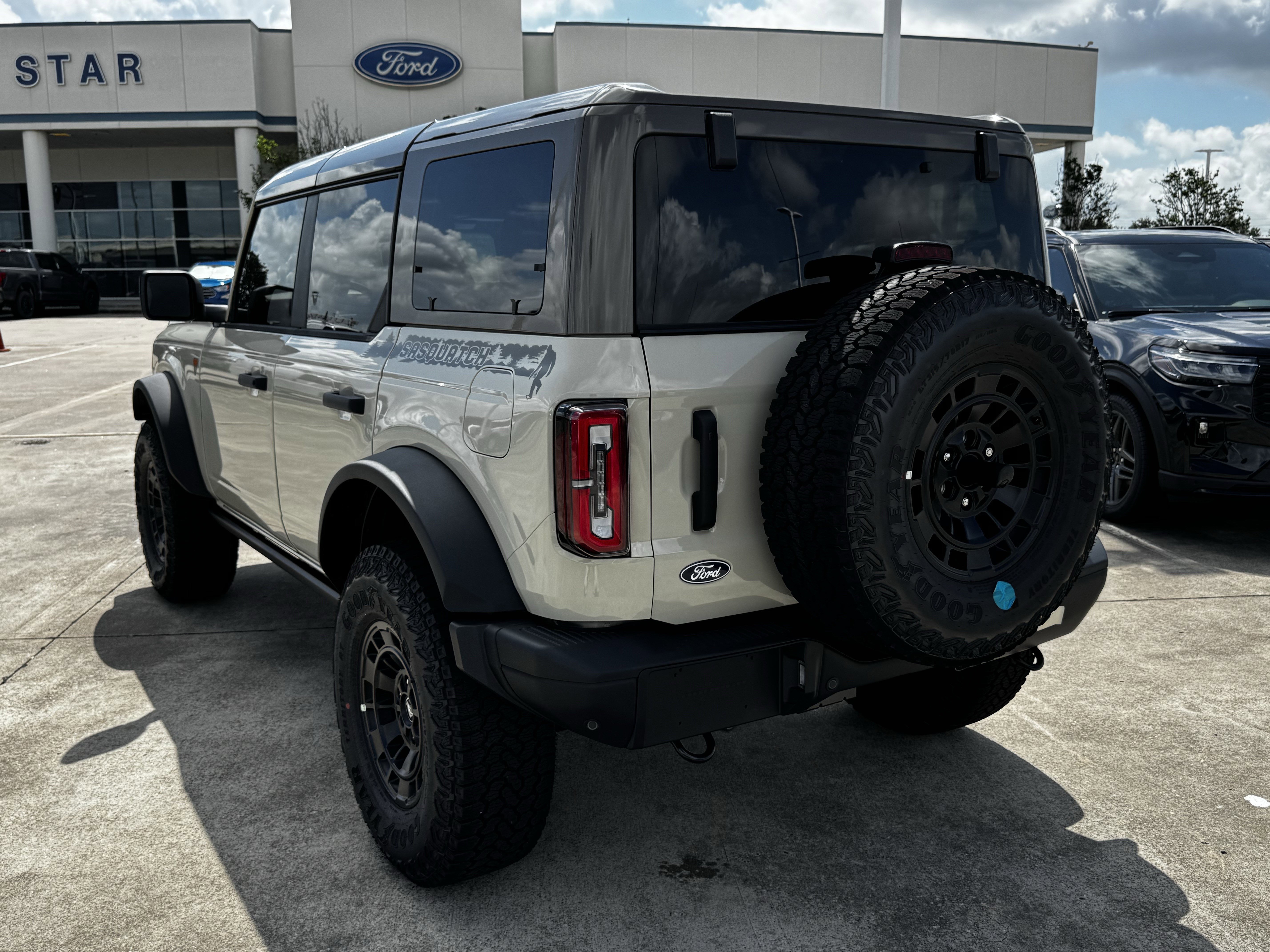 New 2026 Desert Sand Ford Badlands image 7