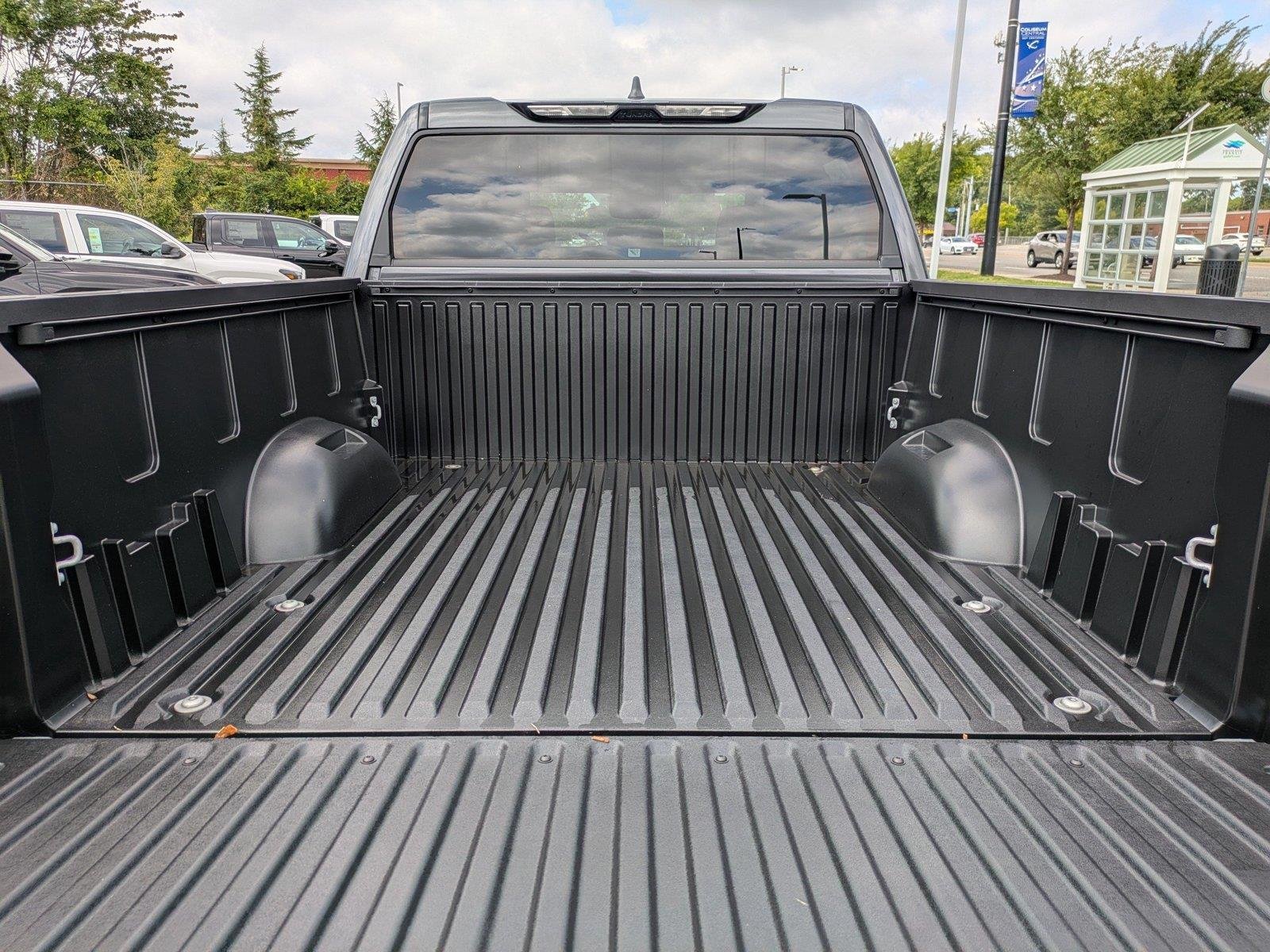 2026 Toyota Tundra SR5 - Photo 13