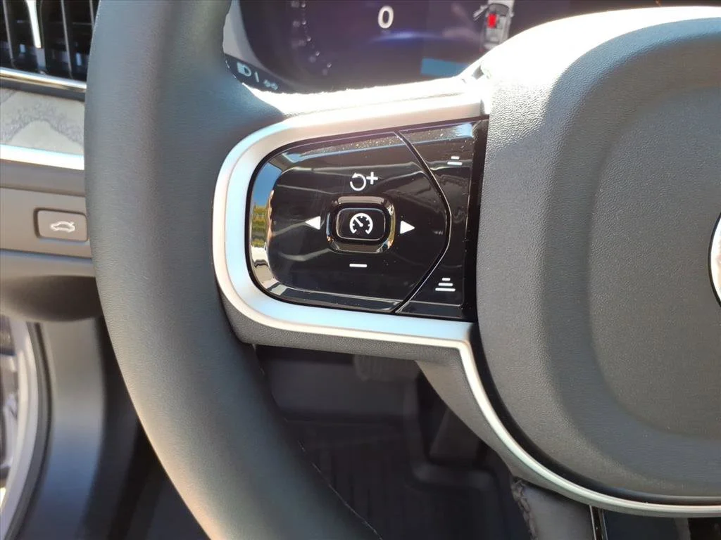 2026 Volvo XC60 Plus - Photo 15