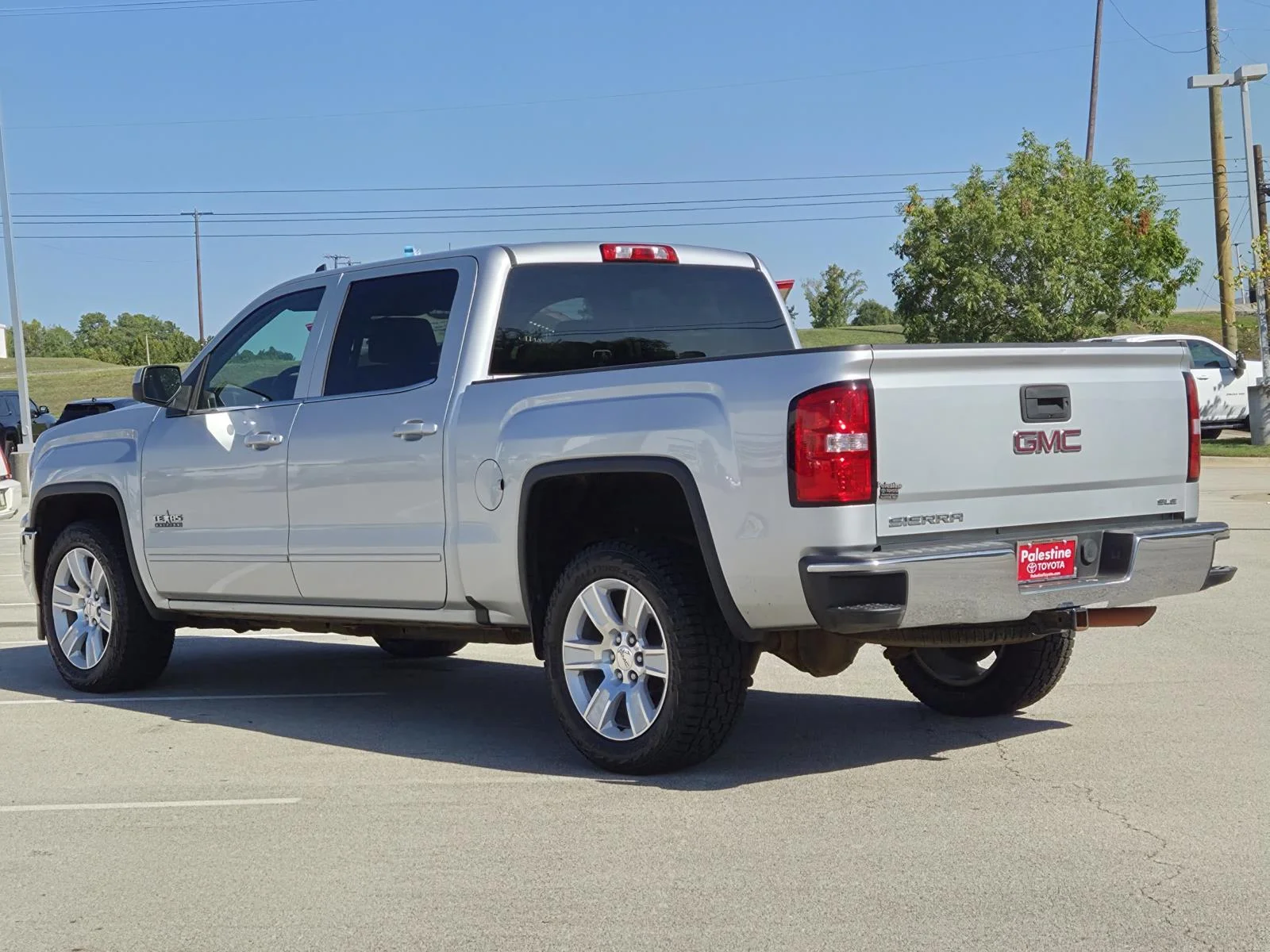 Used 2018 Quicksilver Metallic GMC 2WD Crew Cab 143.5 SLE image 6
