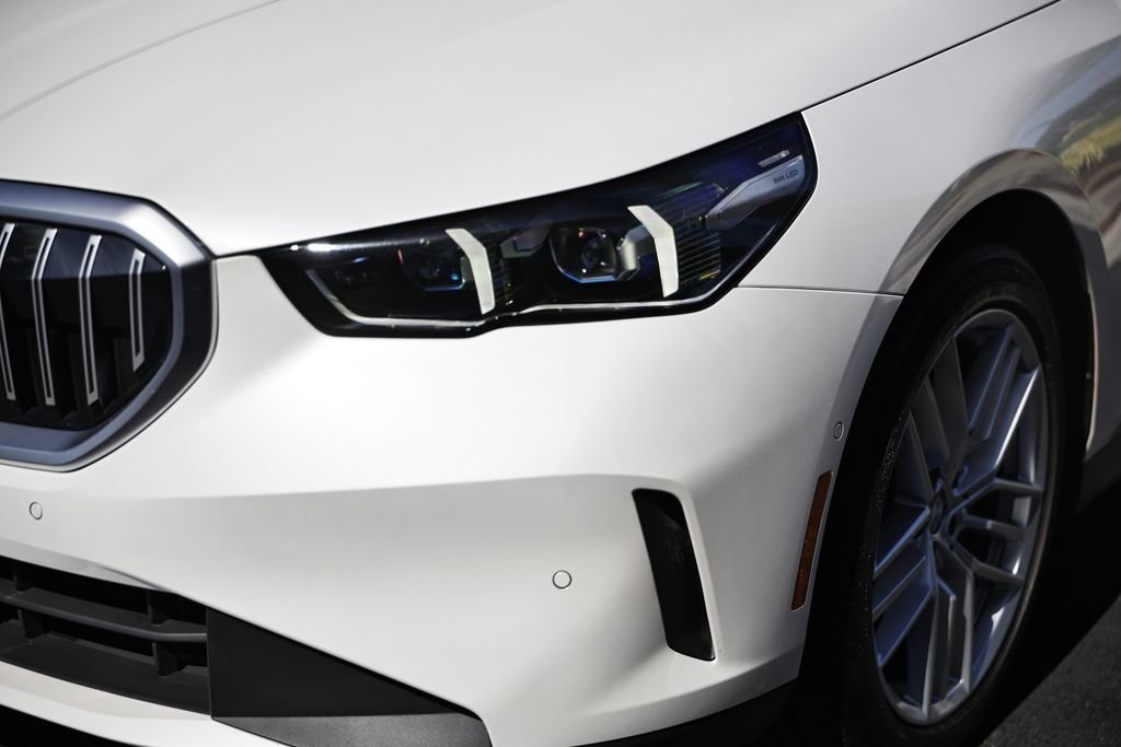 2025 BMW 5 Series 530i - Photo 12