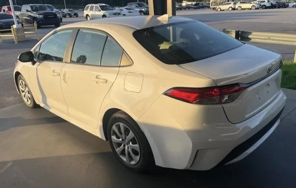 Used 2022 White Toyota LE image 3