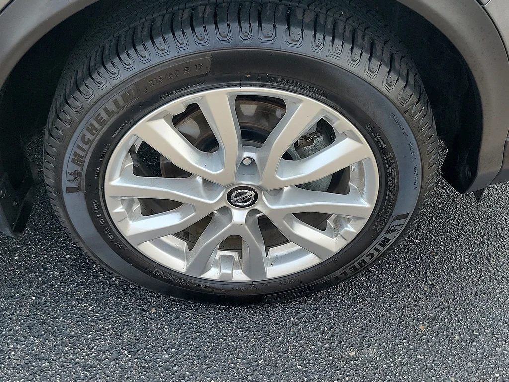 Used 2021 Gun Metallic Nissan S image 6
