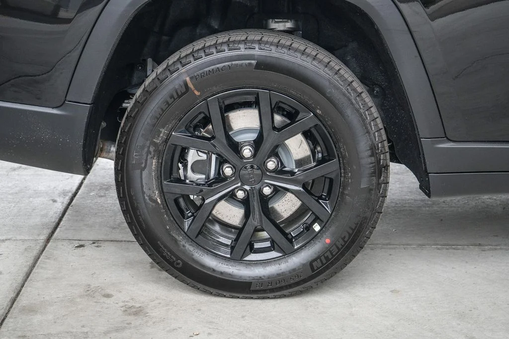 New 2026 Diamond Black Crystal Pearlcoat Jeep Altitude image 11