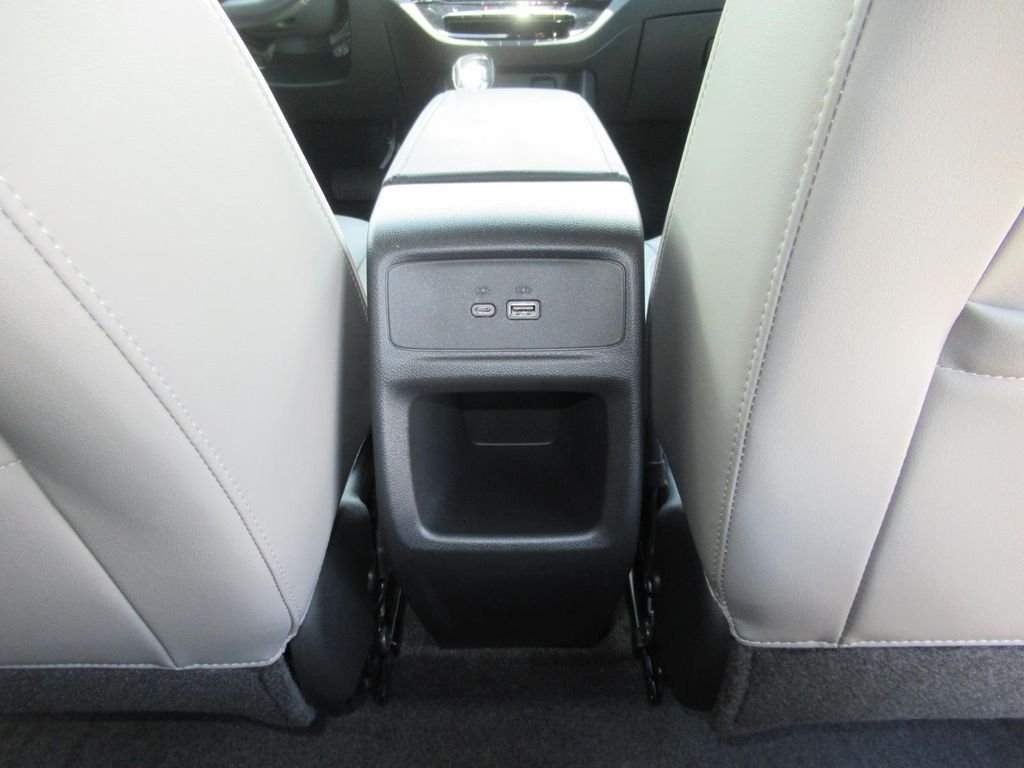 Used 2024 White Buick Avenir image 34