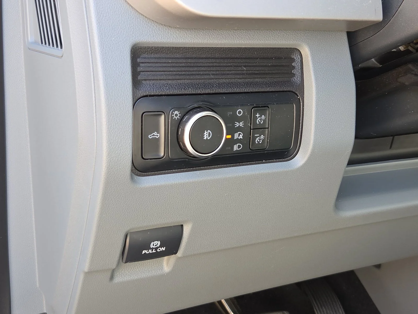 Used 2024 Silver Ford XLT image 17