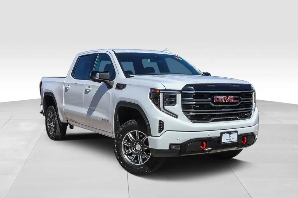 Used 2025 White GMC AT4 image 2