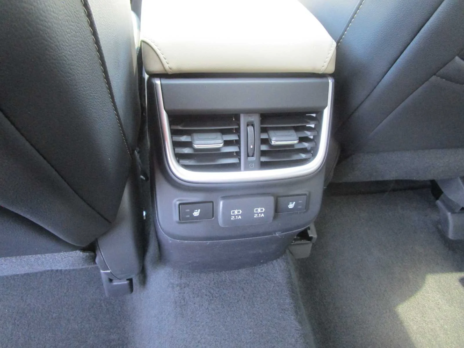 Used 2020 Crystal White Pearl Subaru Limited image 11