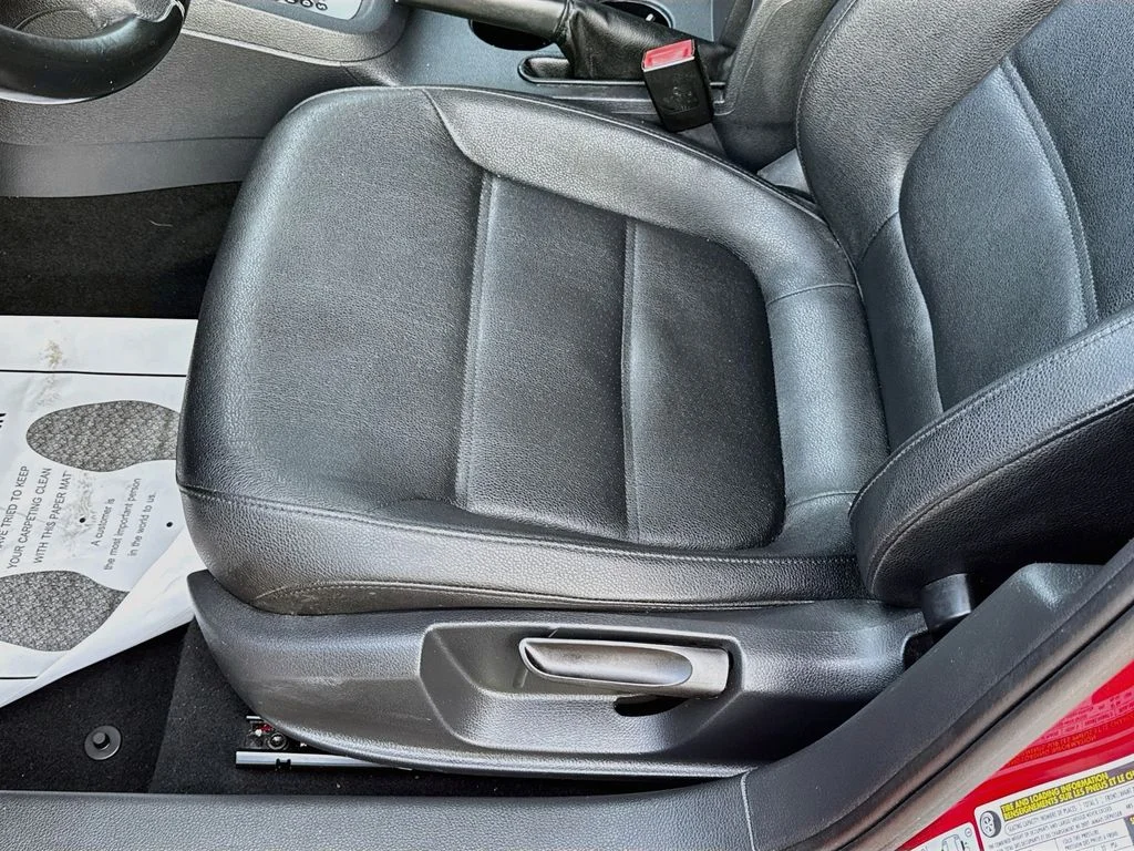 Used 2012 Red Volkswagen 2.5L SE image 21