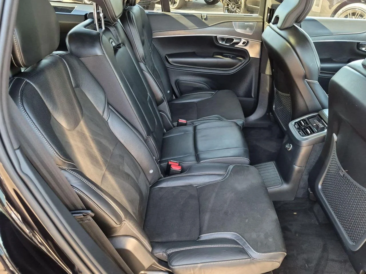 Used 2019 Onyx Black Volvo T8 R-Design image 25