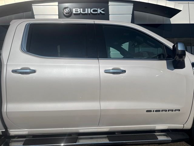 Used 2023 White GMC SLT image 29