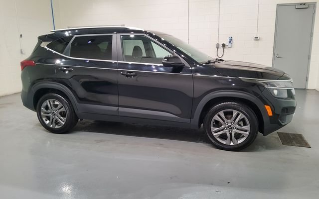 Used 2023 Black Kia S image 9