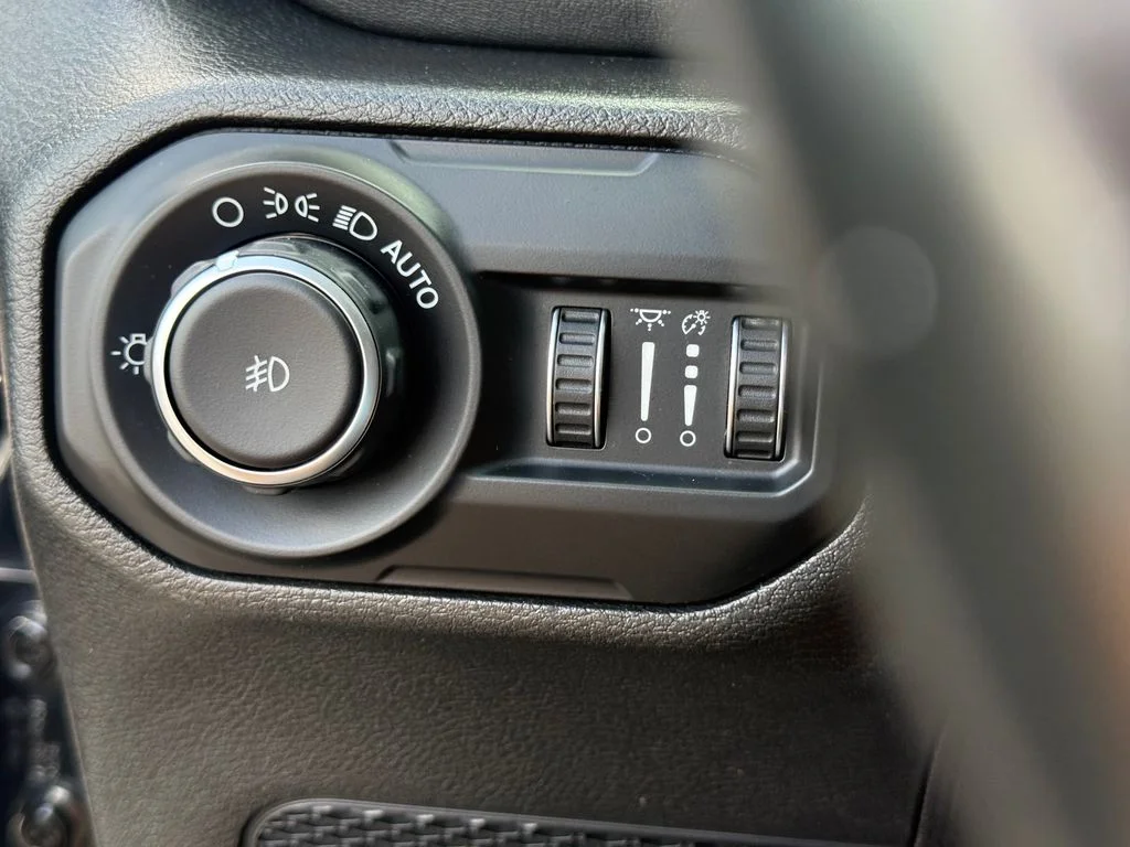 Used 2018 Black Jeep Unlimited Sahara image 19