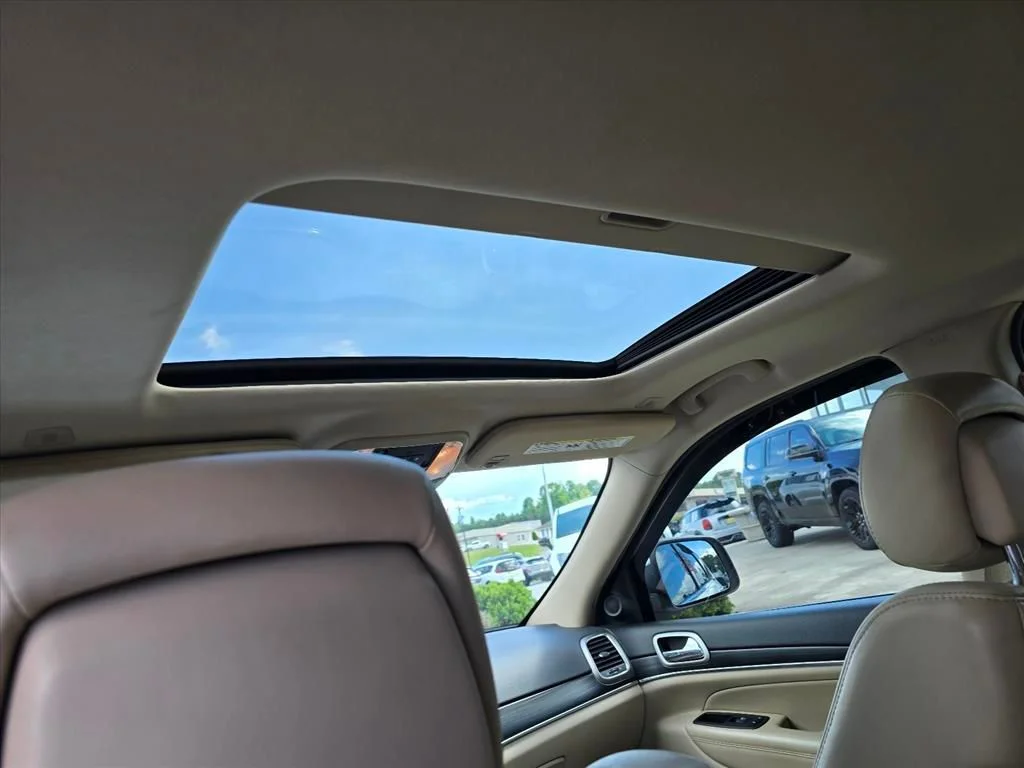 Used 2020 White Jeep Limited image 8