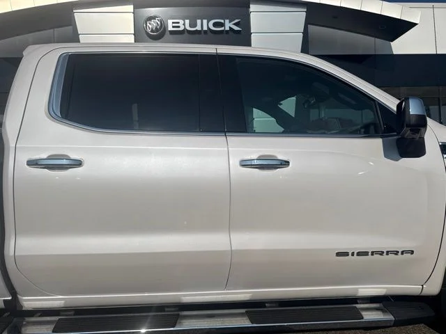 Used 2023 White GMC SLT image 29