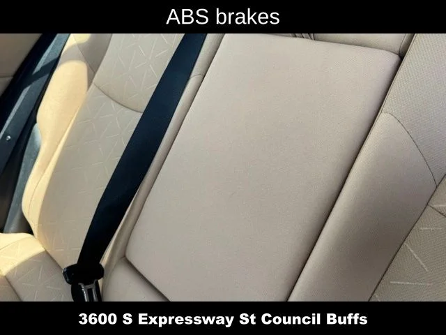 Used 2019 Gray Toyota XLE image 17