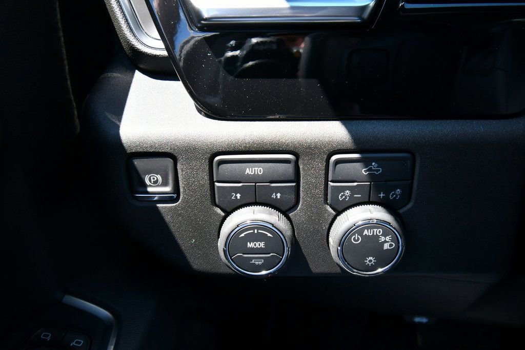 2025 Chevrolet Silverado 1500 LT - Photo 17