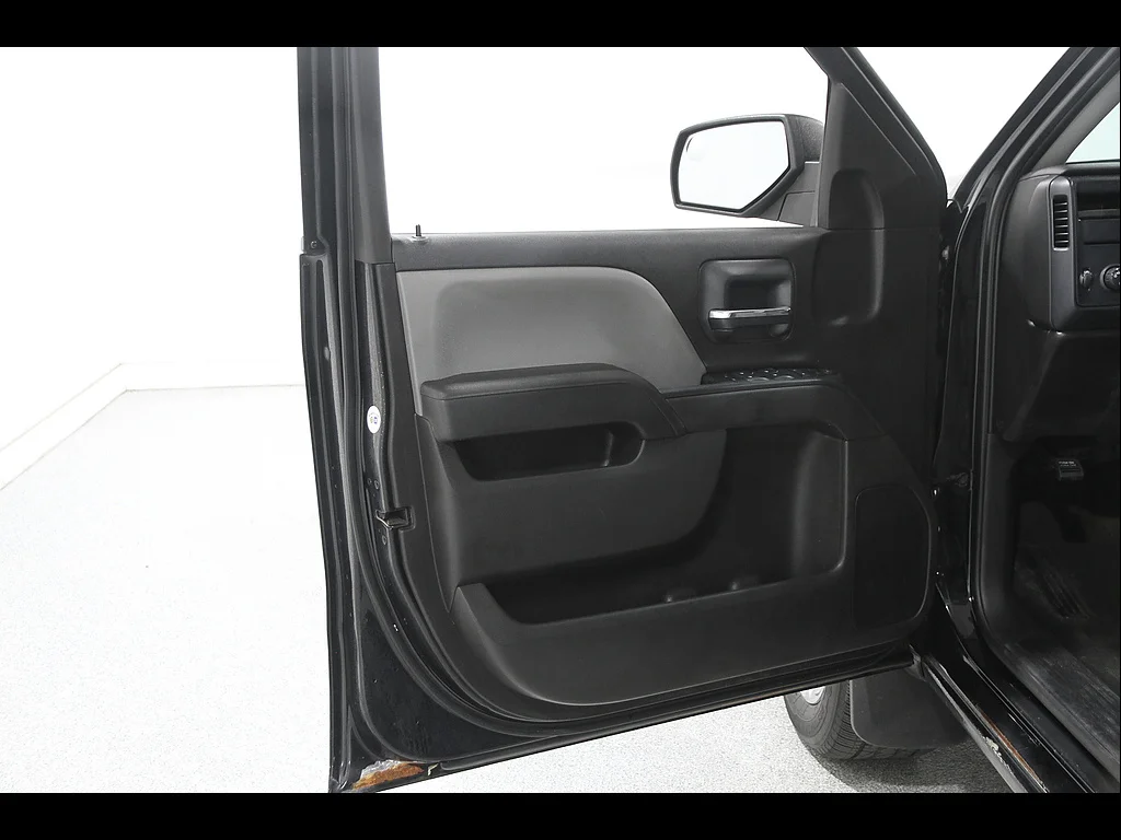 Used 2018 Black Chevrolet Custom image 4