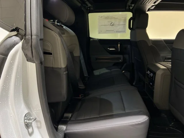 Used 2025 White GMC 2X image 25