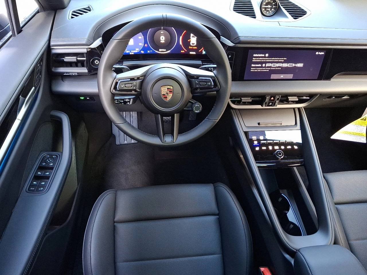2025 Porsche Macan Base - Photo 13