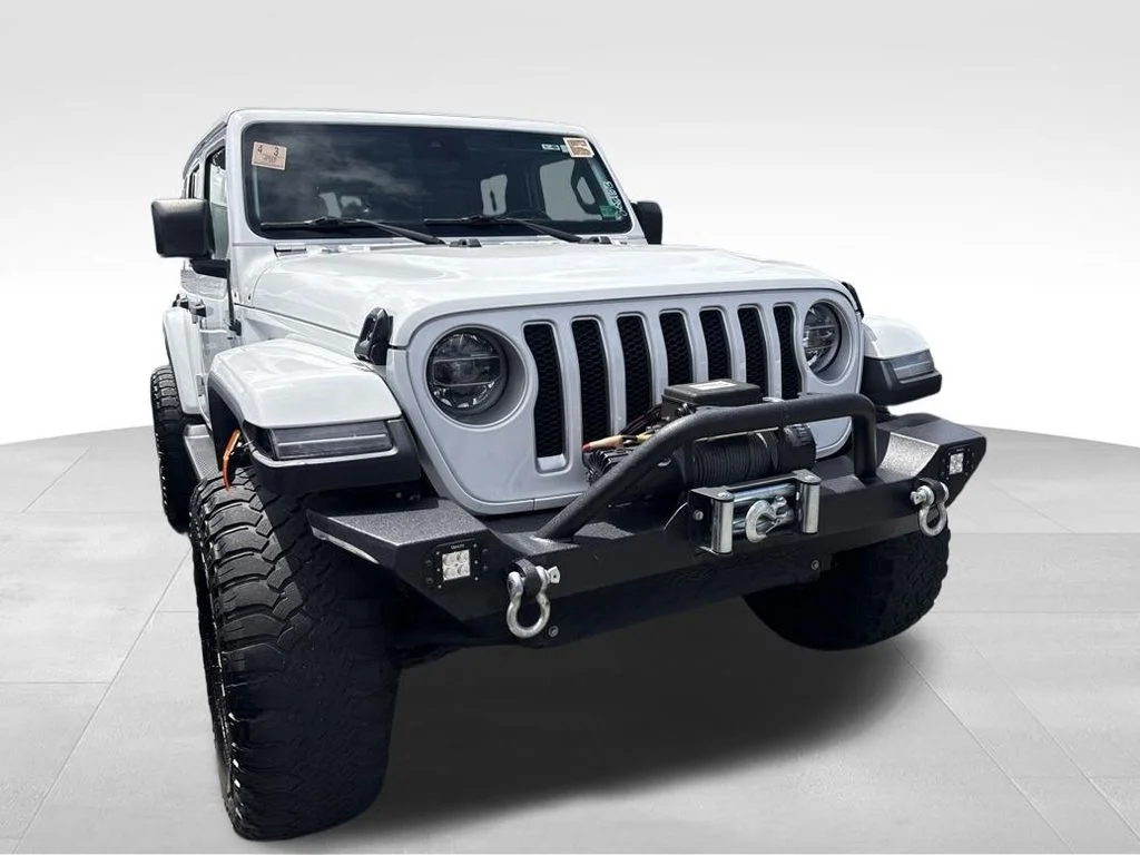 Used 2020 White Jeep Unlimited Sahara image 5