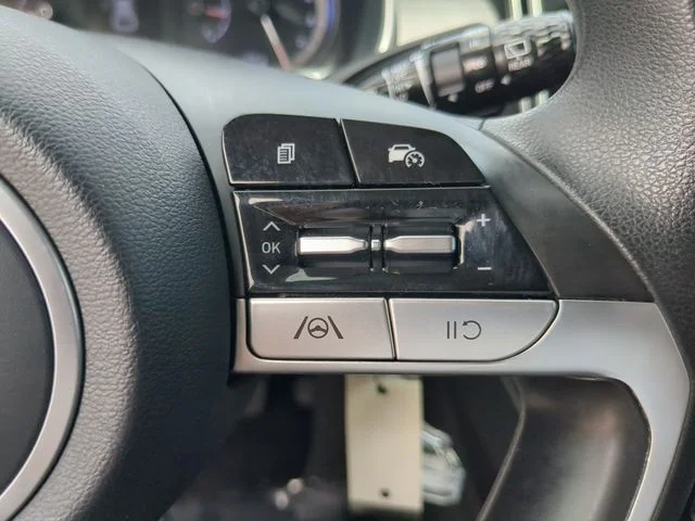 Certified Used 2022 Gray Hyundai SE image 28