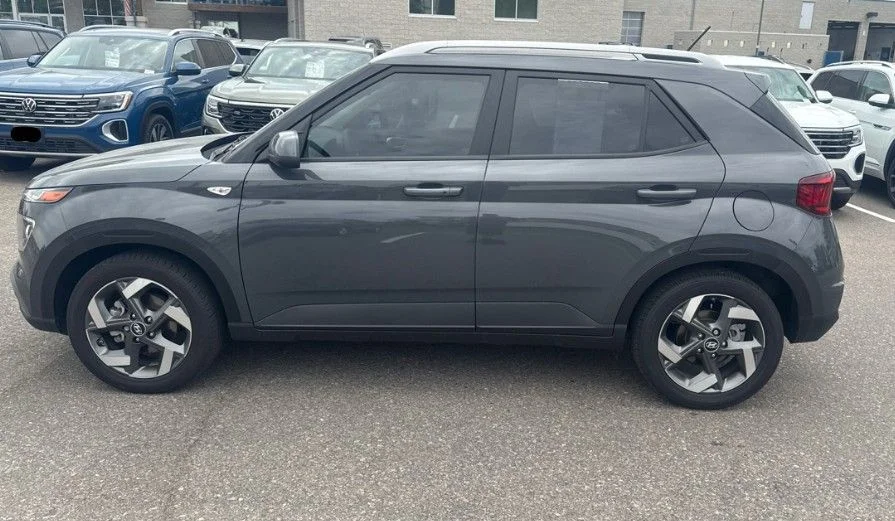 Used 2025 Gray Hyundai SEL image 4