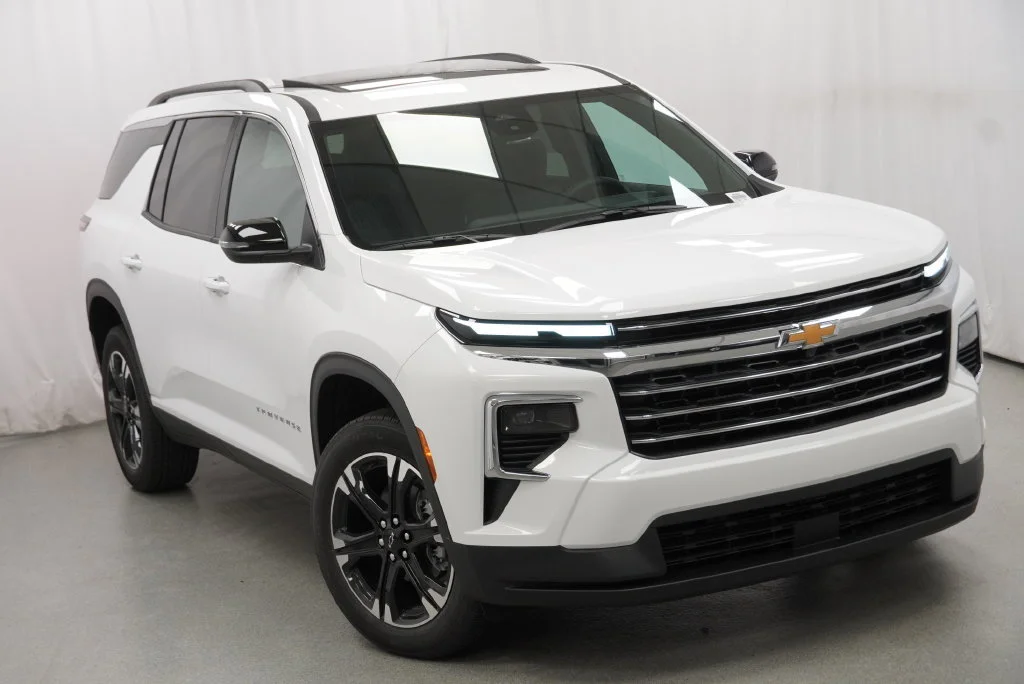 New 2027 Summit White Chevrolet LT image 12