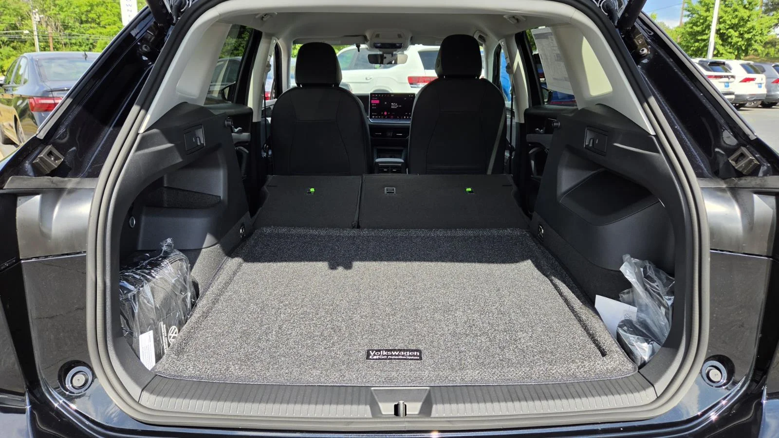 New 2026 Deep Black Pearl Volkswagen SE image 57