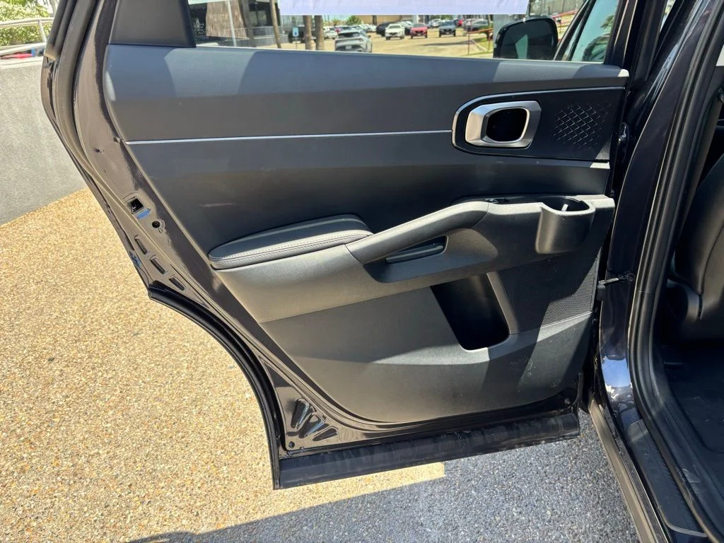 2025 Kia Sorento S - Photo 16