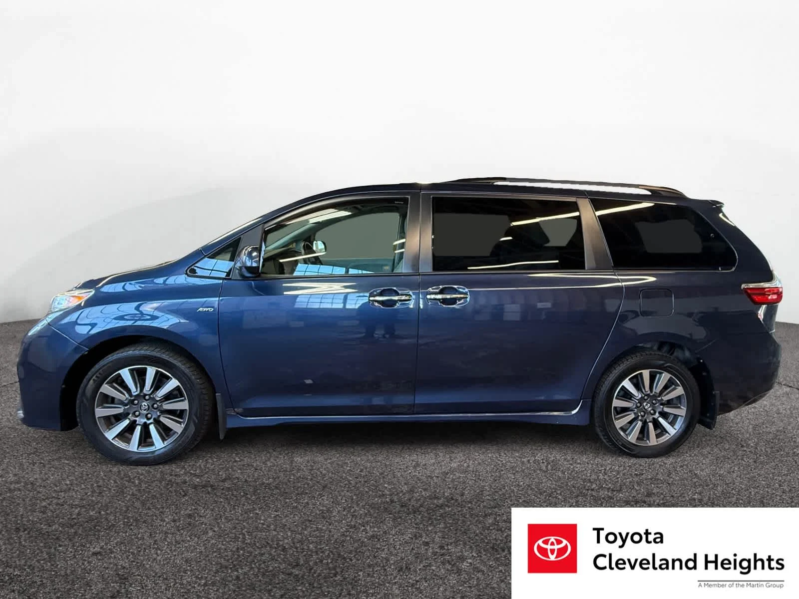 Used 2018 Toyota Sienna XLE with VIN 5TDDZ3DC4JS192891 for sale in Cleveland Heights, OH
