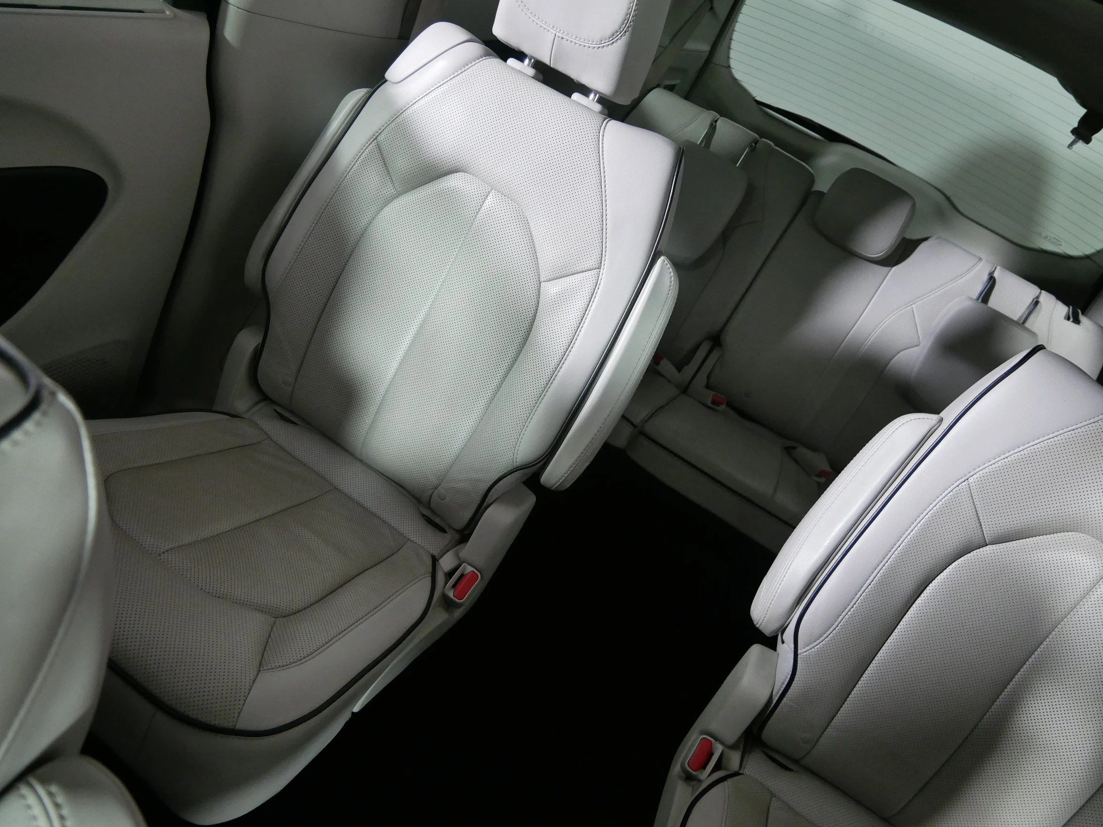 Used 2021 Fathom Blue Pearlcoat Chrysler Limited image 12