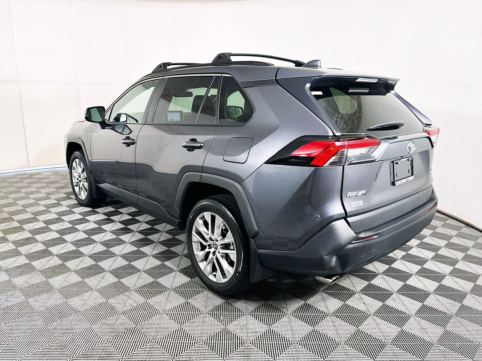 Used 2024 Magnetic Gray Metallic Toyota XLE Premium image 5