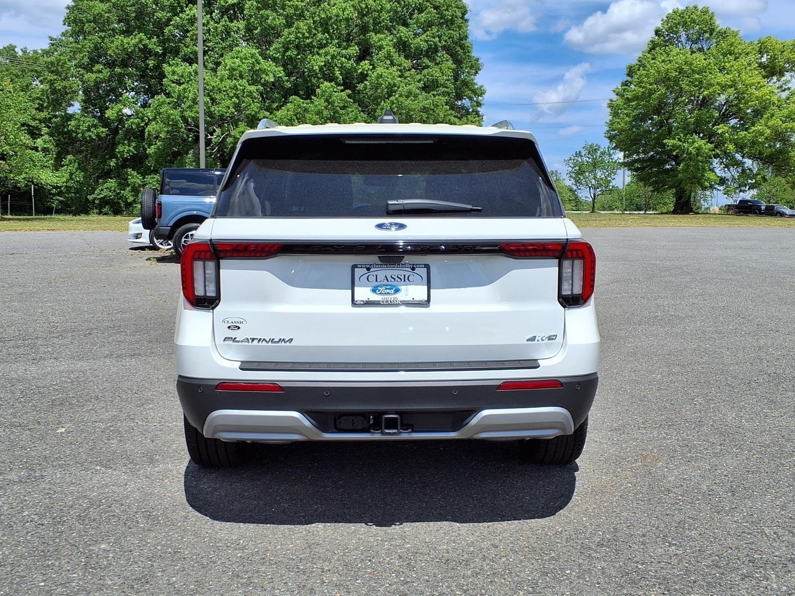 New 2026 Star White Metallic Tri-Coat Ford Platinum™ image 10