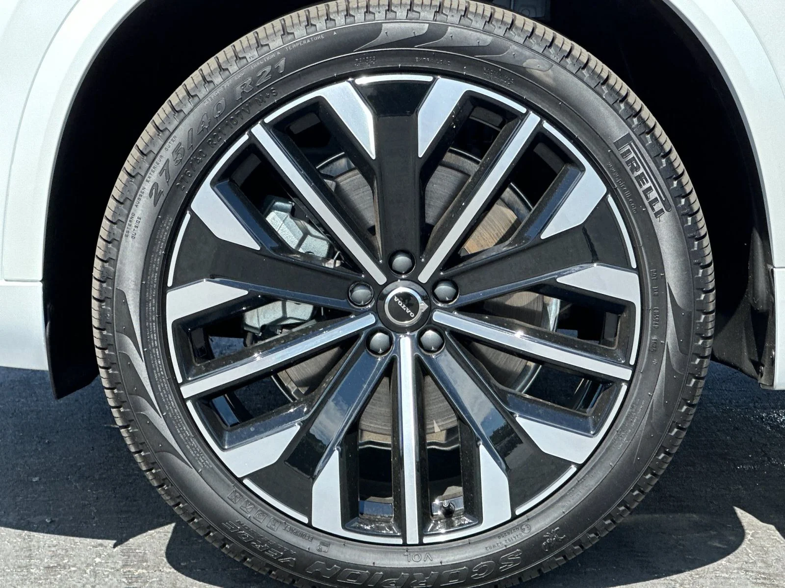 2026 Volvo XC90 Plus - Photo 29