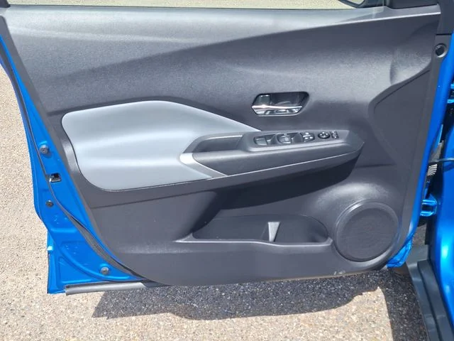 Used 2023 Blue Nissan SR image 11