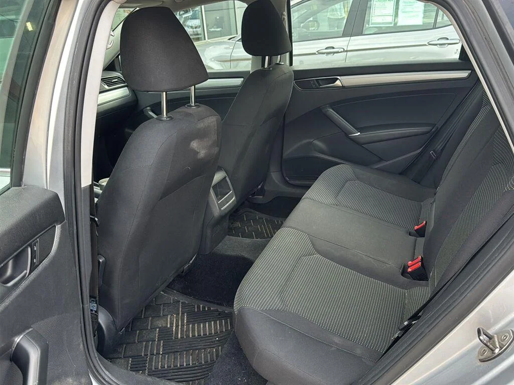 Used 2016  Volkswagen 1.8T S image 16