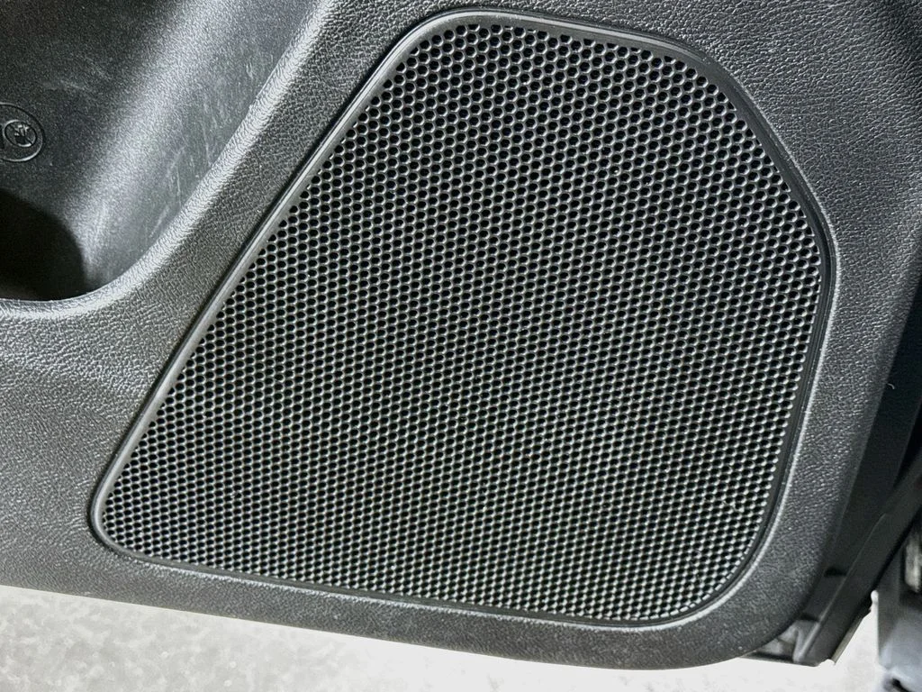 Used 2016 Gray Jeep Limited image 23