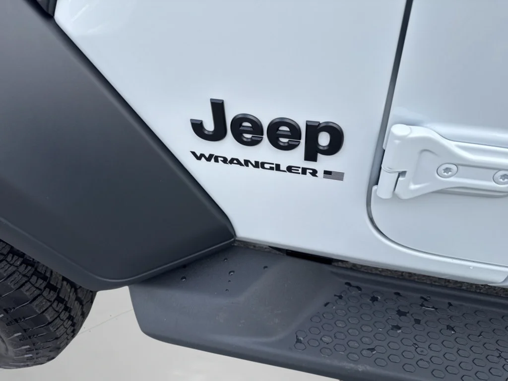 New 2026 Bright White Clear-Coat Exterior Paint Jeep Sport S image 24