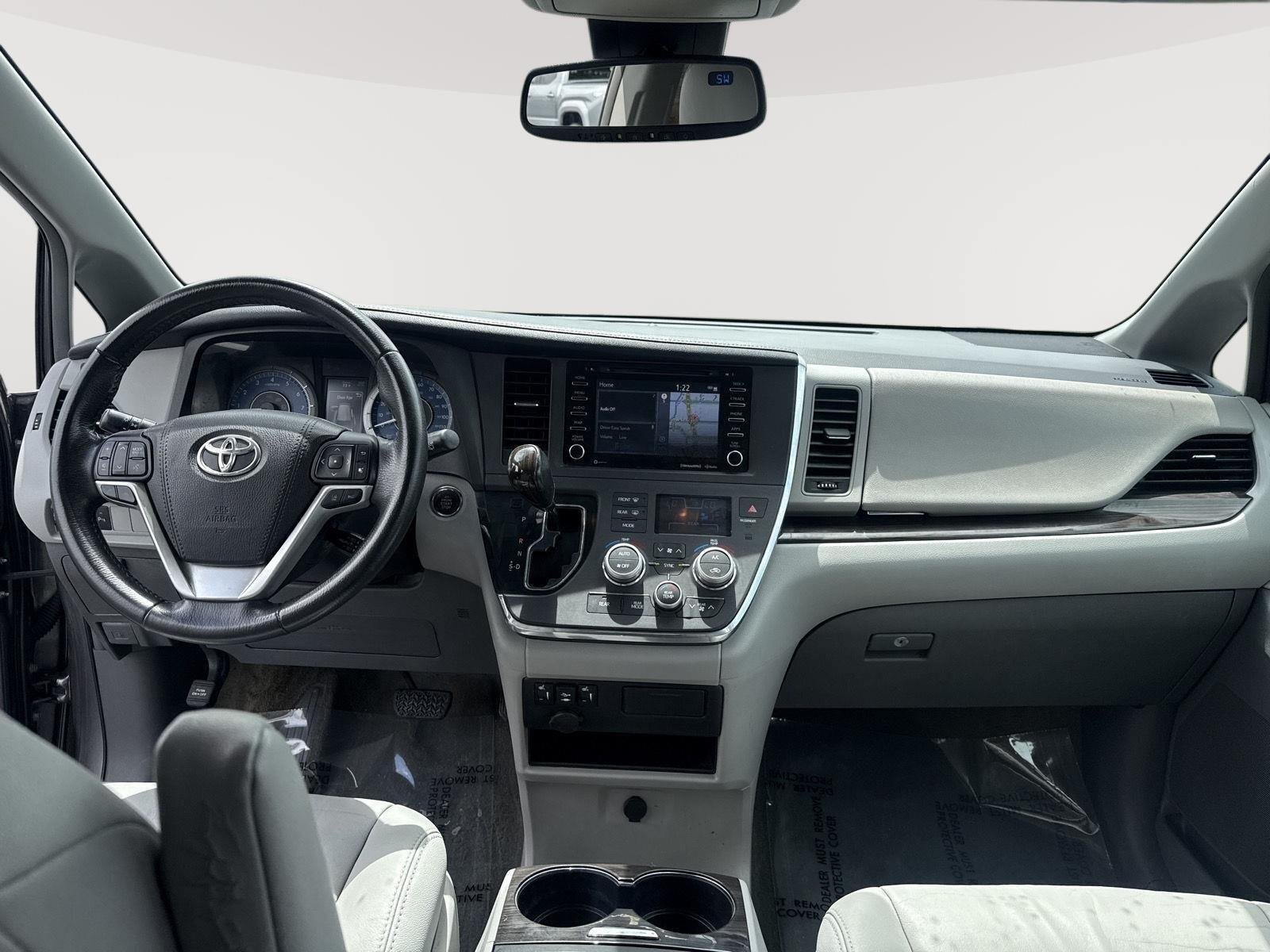 Used 2018 Predawn Gray Mica Toyota XLE image 26