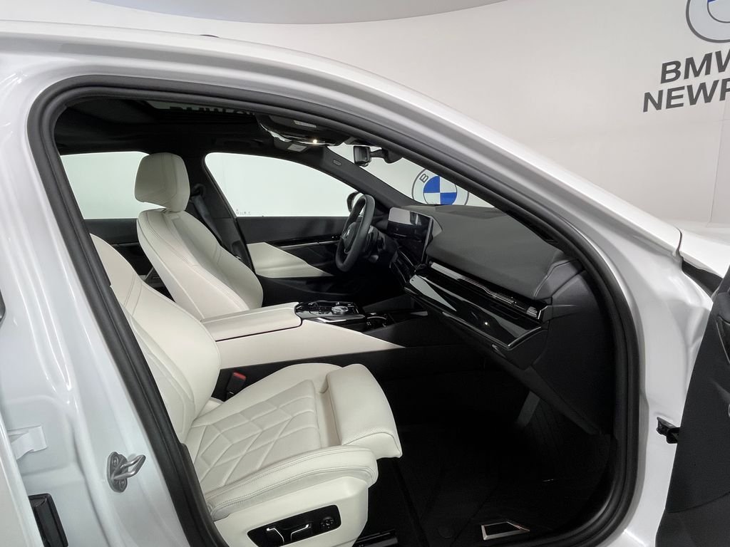Used 2026 White BMW 530i xDrive image 25