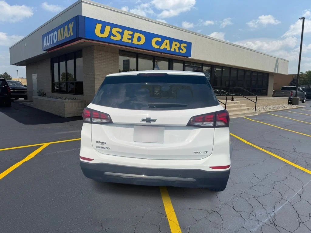 Used 2024 Summit White Chevrolet LT image 6