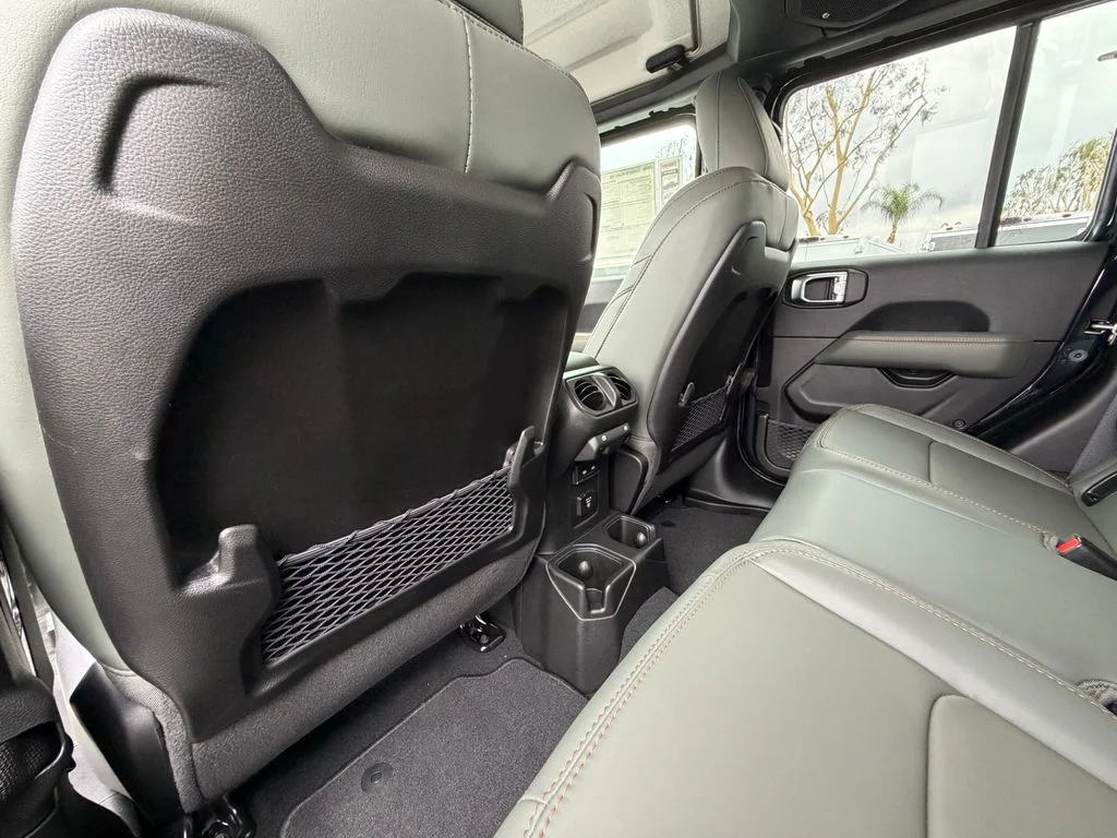 New 2026 Black Clear-Coat Exterior Paint Jeep Mojave image 27