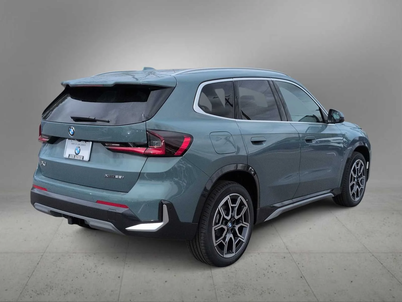 New 2026 Cape York Green Metallic BMW xDrive28i image 8