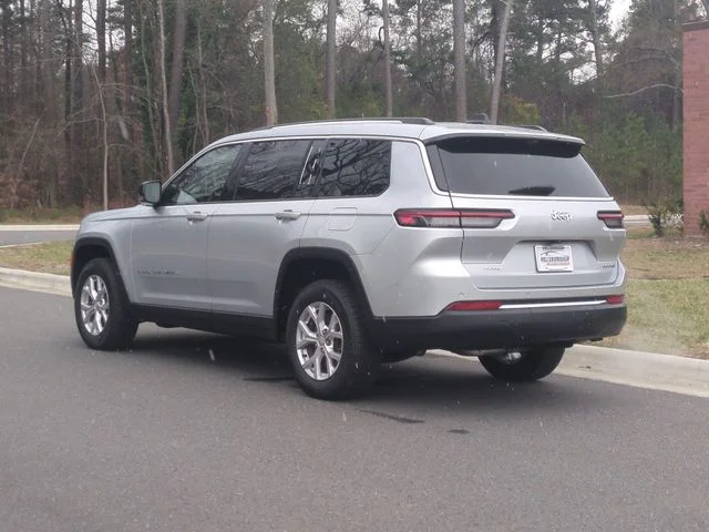 Used 2023 Silver Jeep Limited image 15
