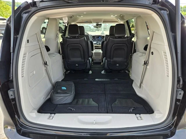 Used 2023 Black Chrysler Touring L image 17