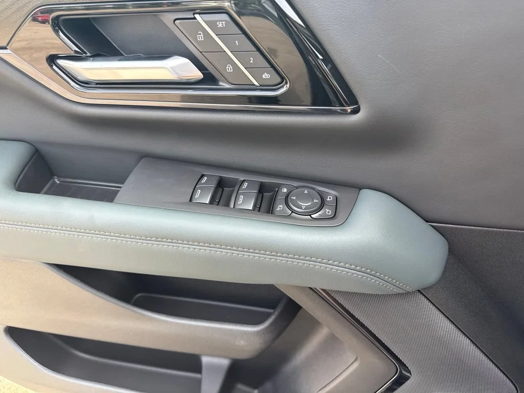 New 2026 Sterling Metallic GMC AT4 image 32