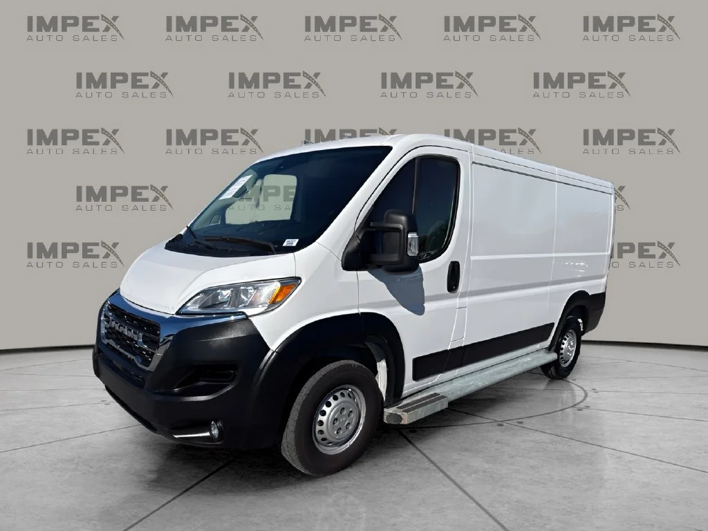 Used 2025 White Ram Base image 1