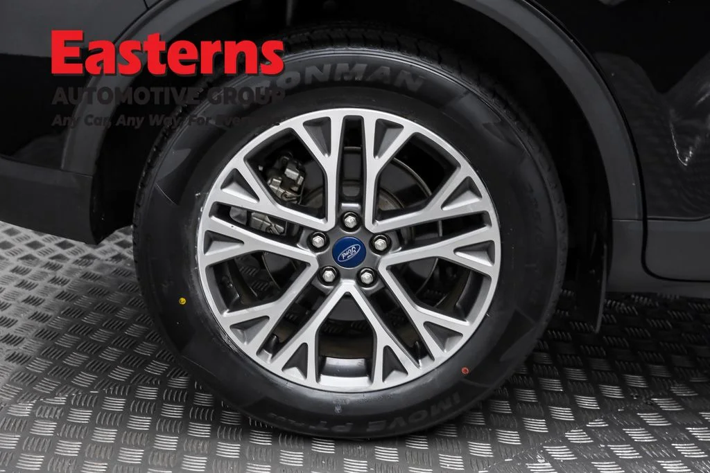 Used 2021 Black Ford SEL image 29